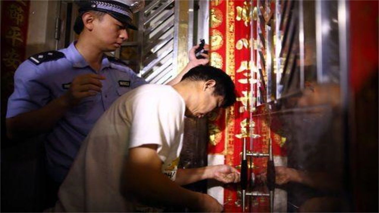 临沂请开锁师傅开了锁后，师傅为什么一般都不进门，就算主人请也不进去？